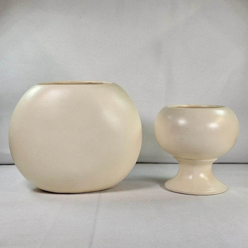 Vintage Haeger USA Pottery Cream Speckled Orb Vase and Footed Pedestal Set 2pc